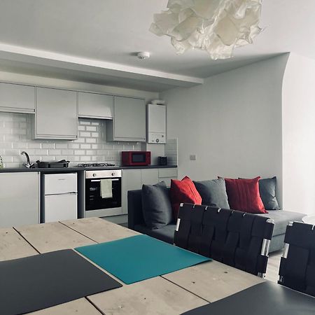 One Bedroom Apartment, No 4 Илфракомб Екстериор снимка