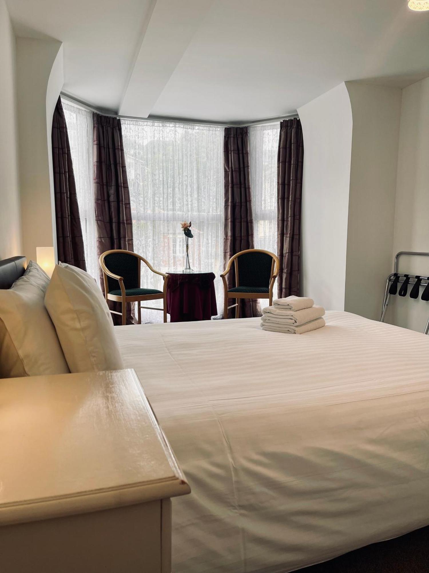 One Bedroom Apartment, No 4 Илфракомб Екстериор снимка
